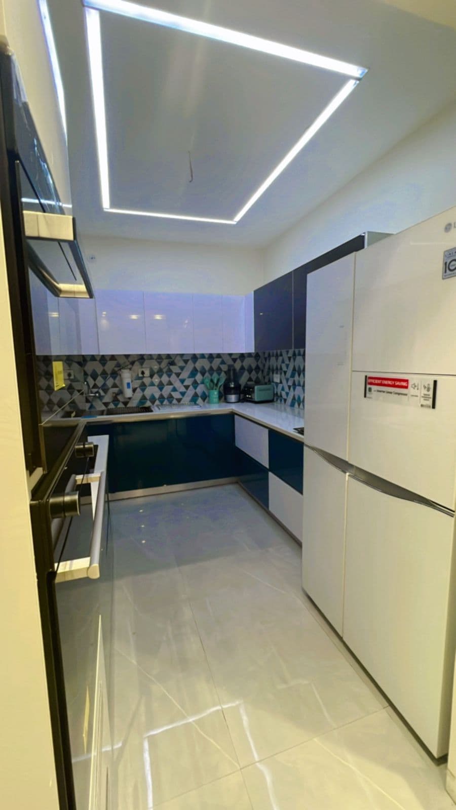 Semi-Furnished 3 BHK Flats for Rent in Indirapuram